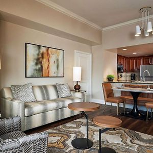 One-Bedroom King Suite